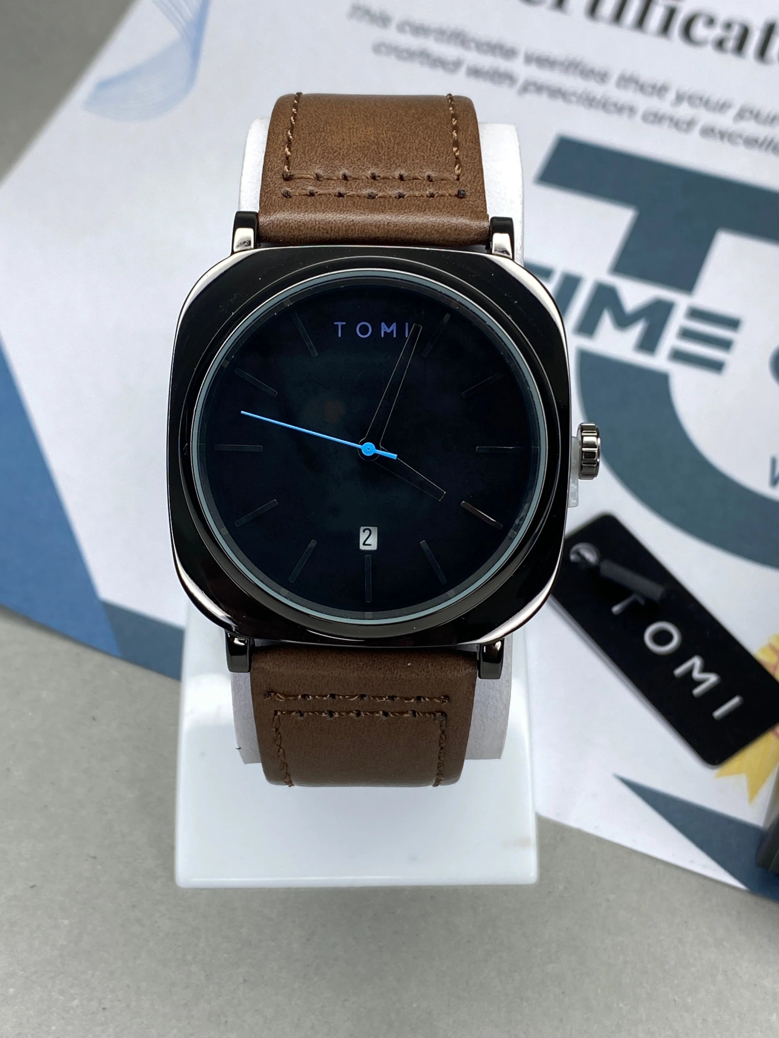 TOMI T-084 Men's Watch Quartz Date Leather Strap