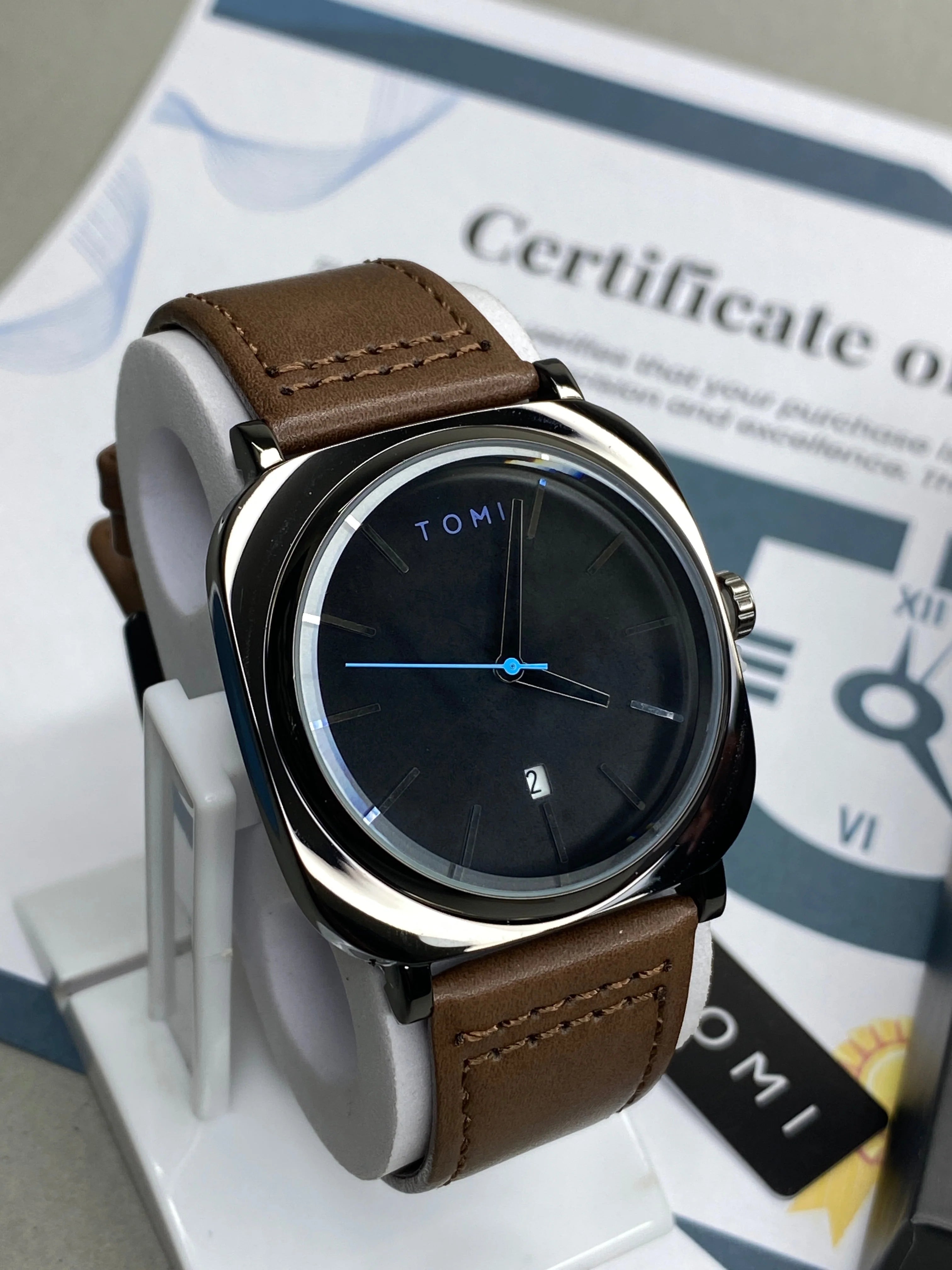 TOMI T-084 Men's Watch Quartz Date Leather Strap