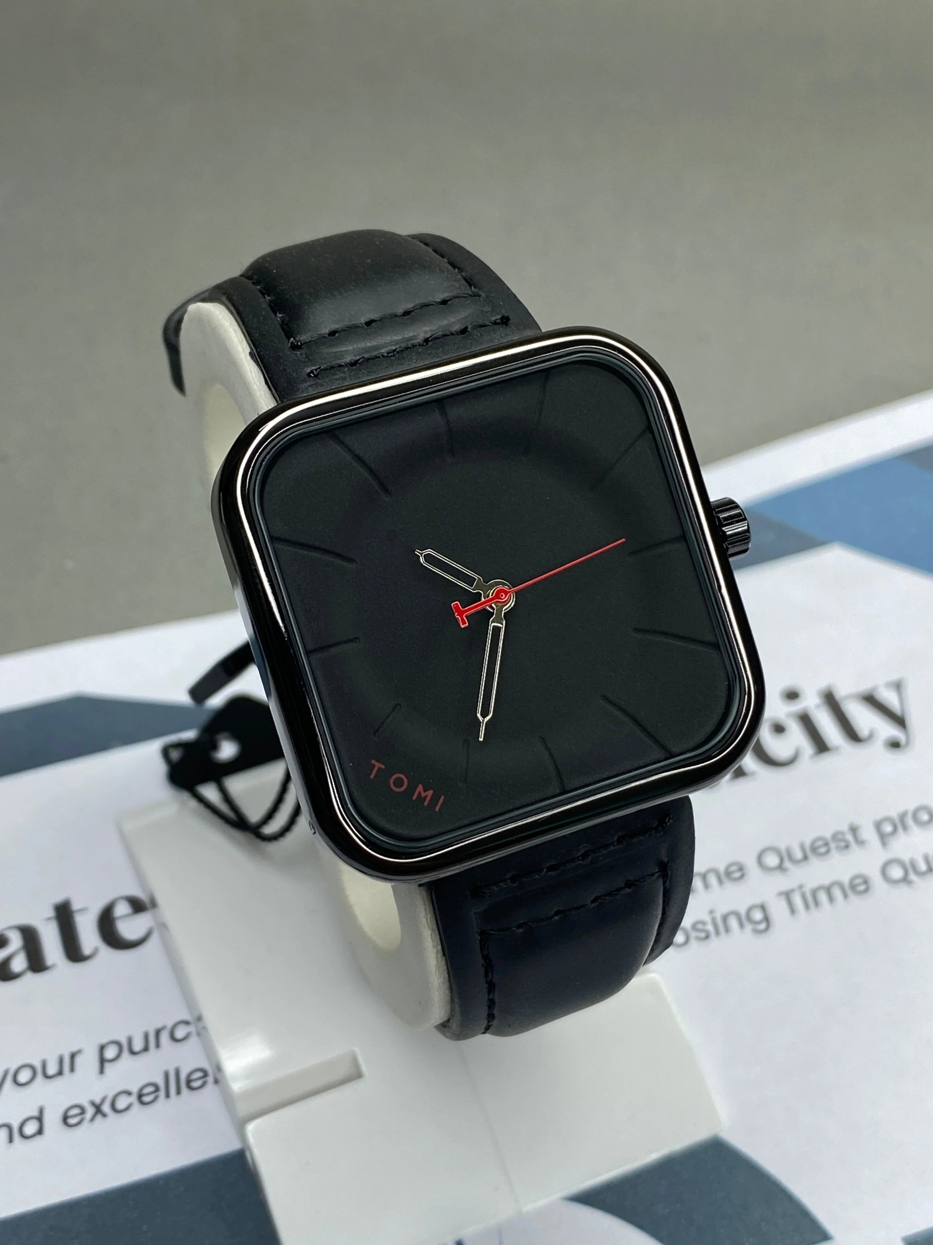 TOMI T-084 Men's Watch Quartz Date Leather Strap